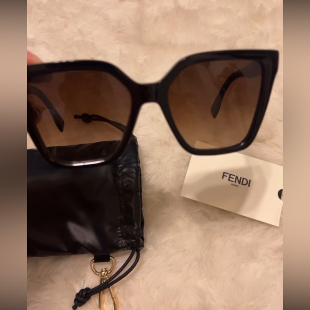 NEW Fendi Cat-eye Sunglasses with Black Frame and Brown Lenses